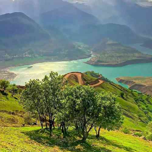 با صدای بچه هرکسی امد خنجری زد منو بسوزونه